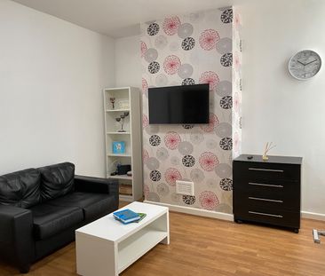 Room in a Shared House, Mere Avenue, M6 - Photo 1