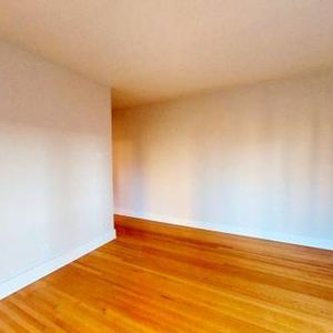 UNFURNISHED ONE BDRM (NEAR STANLEY PARK) - Photo 2