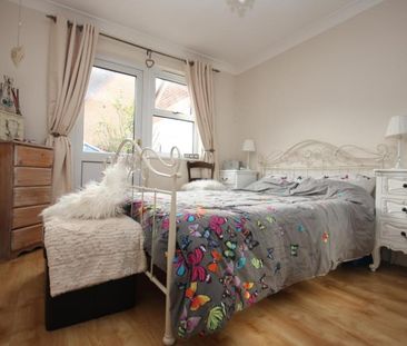 Bainton Mead, Woking - 1 bedroomProperty for lettings - Seymours - Photo 4