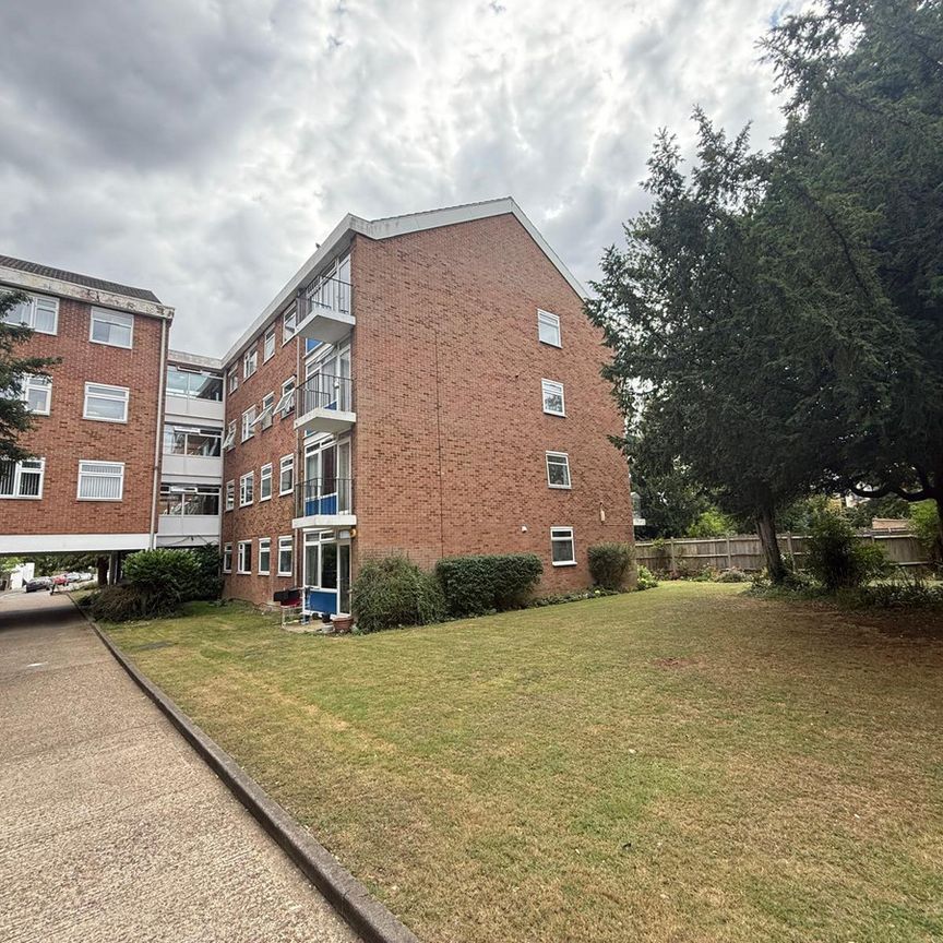 St Augustines Avenue, Croydon, CR2 6 - Photo 1