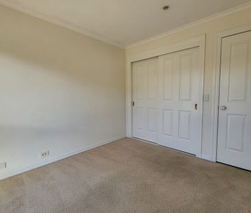 Perfect Location! - Photo 3
