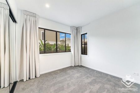 Luxurious Four Bedroom Terrace Home - Photo 2