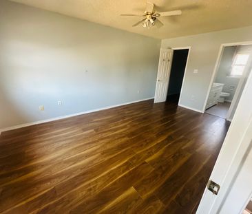 For Lease - 1078 Glenbrook Avenue, Oakville, Ontario - Photo 4