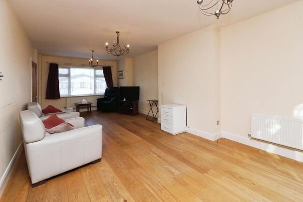 4 bedroom detached house to rent - Photo 1