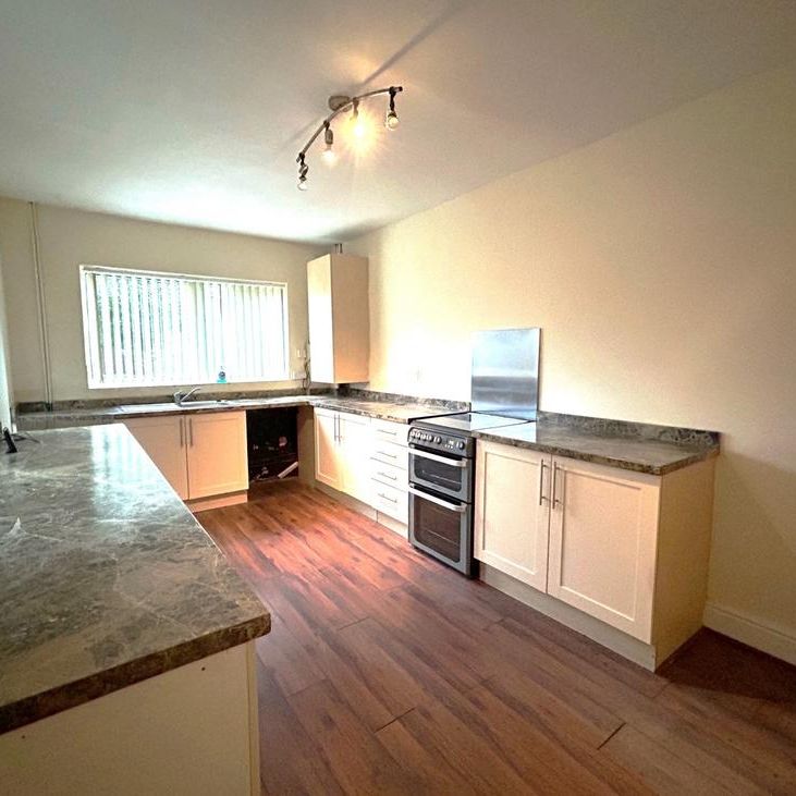 3 bedroom terraced house to rent - Photo 1