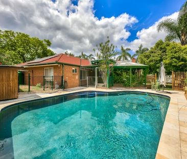 Expansive Family Sanctuary with Modern Comforts - Photo 3