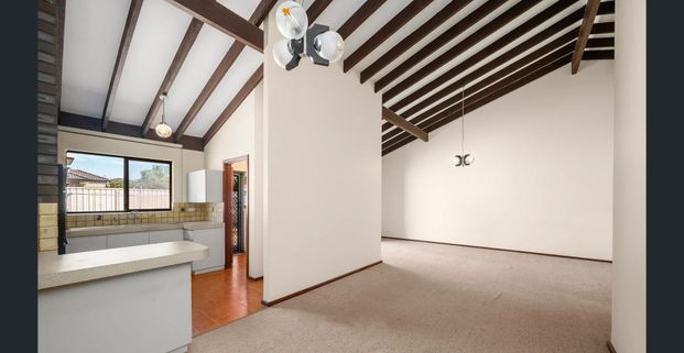 Spacious & Private - Walk to Garden City - Photo 1