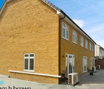 Rainham Road, Rainham - Photo 1