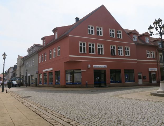 Dachgeschoß mit sonnigem Balkon - neuer Einbauküche - zentral - mit PKW-Stellplatz - Foto 1