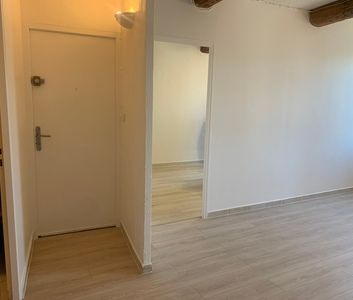 Location Appartement 2 pièces 37m² PIERREFEU DU VAR 83390 - Photo 6