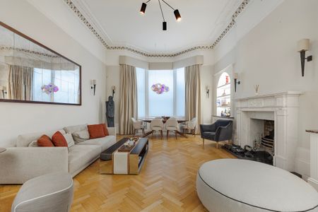 A Grand Lateral Apartment by Kensington Gardens - Photo 3