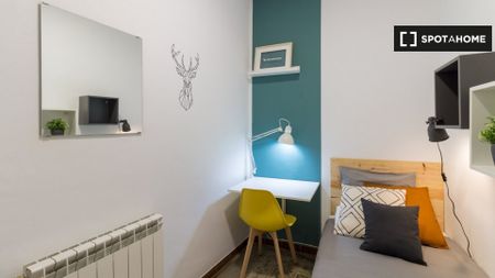 barcelona, Catalonia 08012 - Photo 3