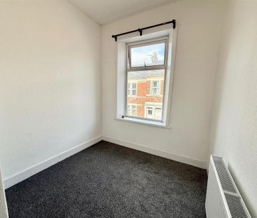 3 bedroom flat to rent - Photo 6