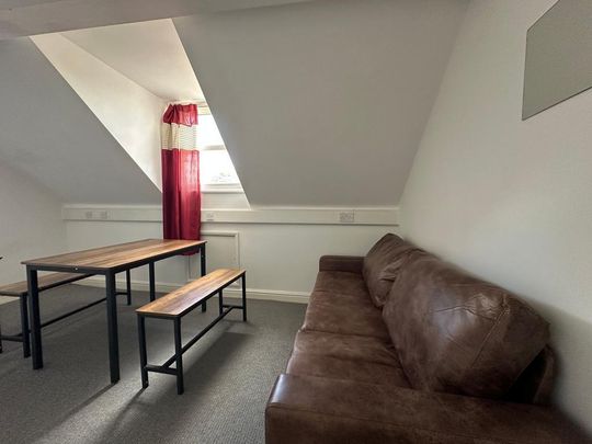 3 bedroom flat to rent - Photo 1