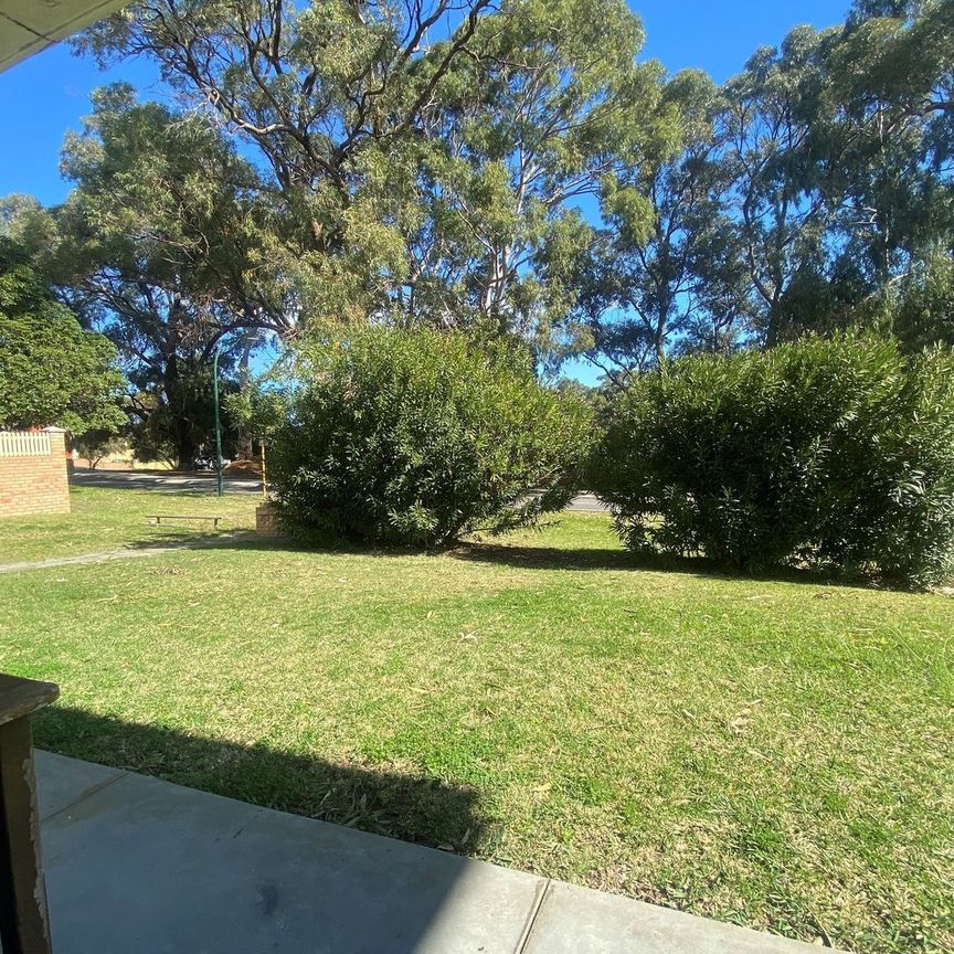 RENOVATED UNIT LESS THAN 2KMS FROM BEACH HOME OPEN SATURDAY 15 AUGUST AT 10.30AM SHARP! - Photo 1