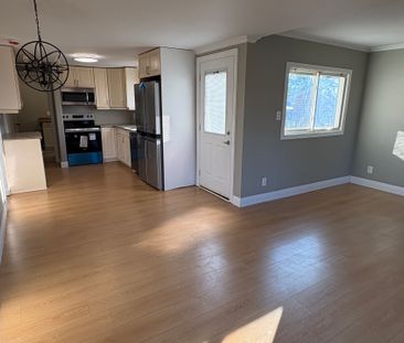 For Lease - 219 Southview Road, Barrie, Ontario - Photo 4