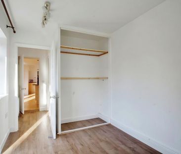 4 bedroom semi-detached house to rent - Photo 3