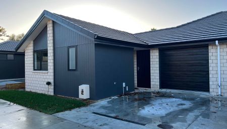 Sunny 2 bedroom house for rent! - Photo 4