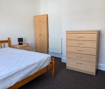 4 bedroom terraced house to rent - Photo 3