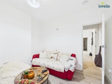 2 bedroom Terraced House To Let - Photo 2