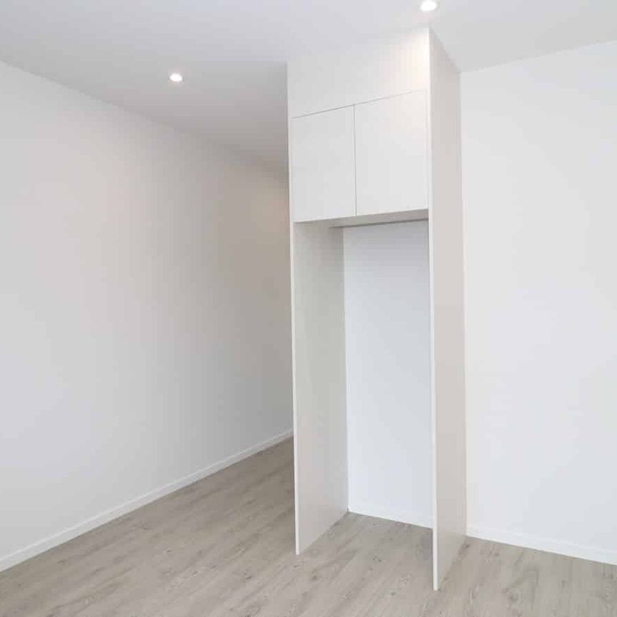 Stylish Home With 3 Bedroom In Flat Bush - Photo 1