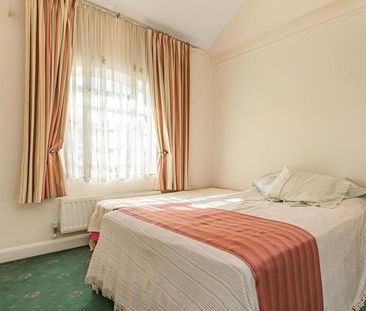 2 bedroom penthouse to rent - Photo 3