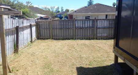 1 bedroom, self contained furnished unit. - Photo 4