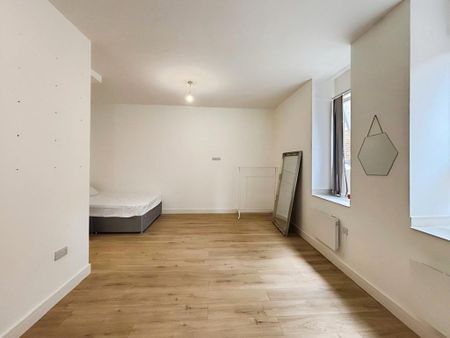 Studio to rent - Photo 2