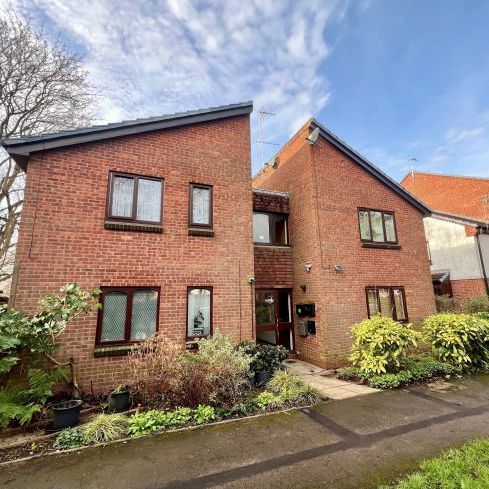 William Tarver Close, Warwick, CV34 - Photo 1