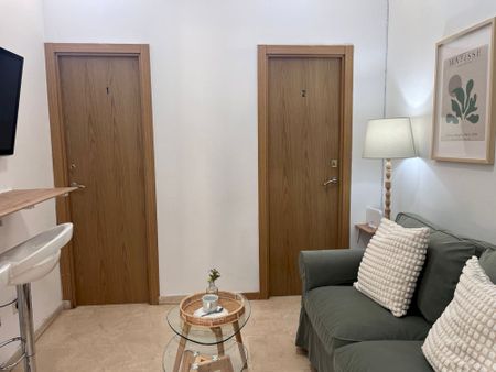 Modern room in Sol - Photo 5