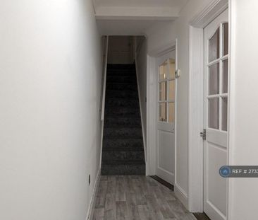 3 bedroom end of terrace house to rent - Photo 5