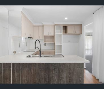 Spacious Family Living in Quiet Cul-De-Sac - Photo 6