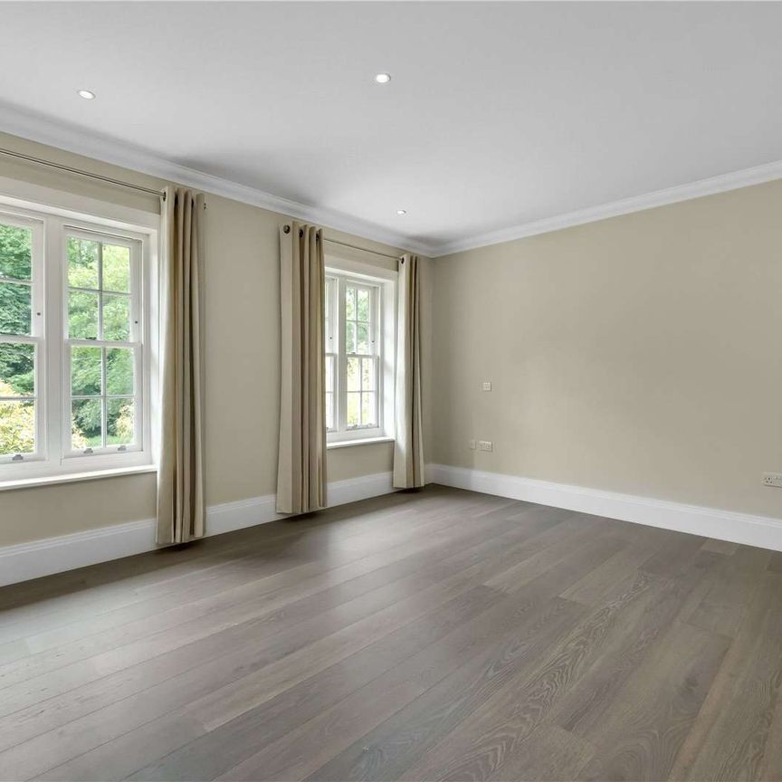 Set in a beautifully private setting, approximately 1.3 miles to ACS Cobham. - Photo 1