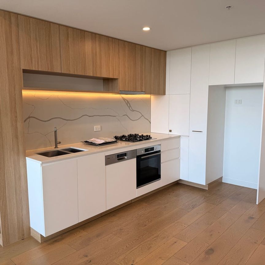 Stylish Box Hill Apartment – Flexible Lease Terms Available - Photo 1