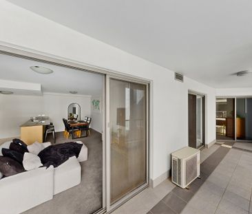 City Living at Its Best in Adelaide Terrace - Photo 5