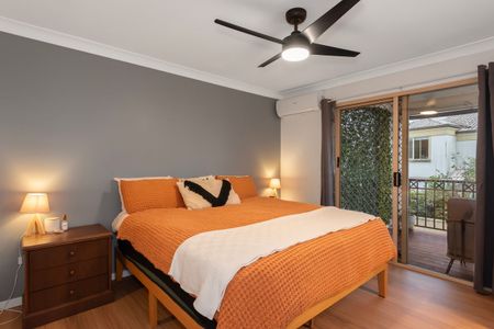 Exquisite Three Bedroom Townhouse - Photo 5