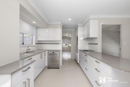 CHARMING FAMILY HOME CLOSE TO BAY IN THORNESIDE - Photo 4