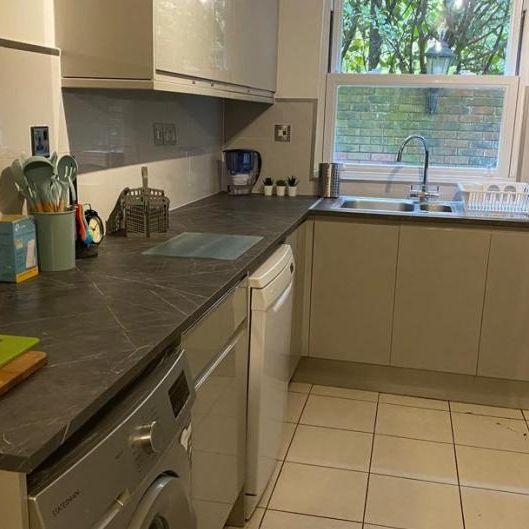 Room in a Shared Flat, Kingsridge, SW19 - Photo 1