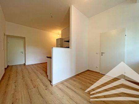 Renovierte 3 Zimmer-Altbau-Wohnung mit Küche in bester City-Lage - Nähe Landstraße - Photo 3