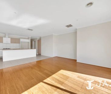 “Spacious Family Home in Featherbrook Estate” - Photo 1