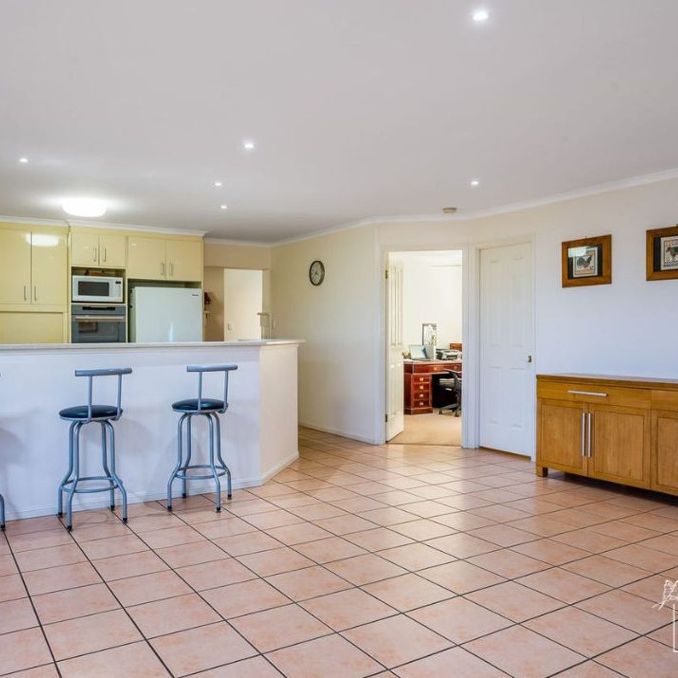 1 Hillenvale Avenue, 4054, Arana Hills - Photo 1