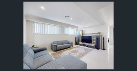 Luxurious Family Living in Prestigious Bridgeman Downs - Photo 4