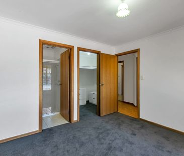 Delightful Three Bedroom Home - Photo 4