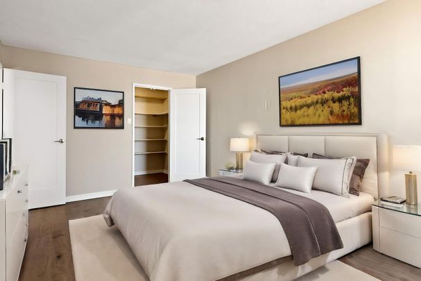 Bromley Square - Photo 1