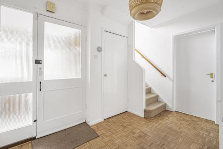 4 bedroom detached house to rent - Photo 2