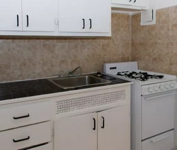 3455 Chemin de la Côte-des-Neiges apartment — Montréal, QC (0-Bedro... - Photo 4