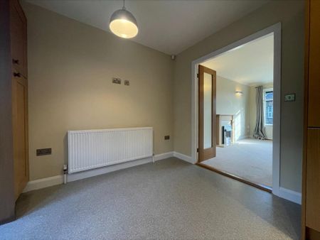 3 bedroom end of terrace house to rent - Photo 3