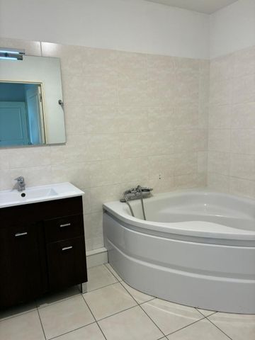 Location Appartement 3 pièces 65m² VALENCE 26000 - Photo 2