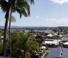 2/73 Hill Avenue, Burleigh Heads QLD 4220 - Photo 2