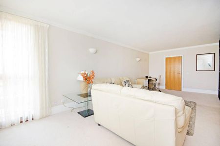 3 bedroom flat to rent - Photo 2